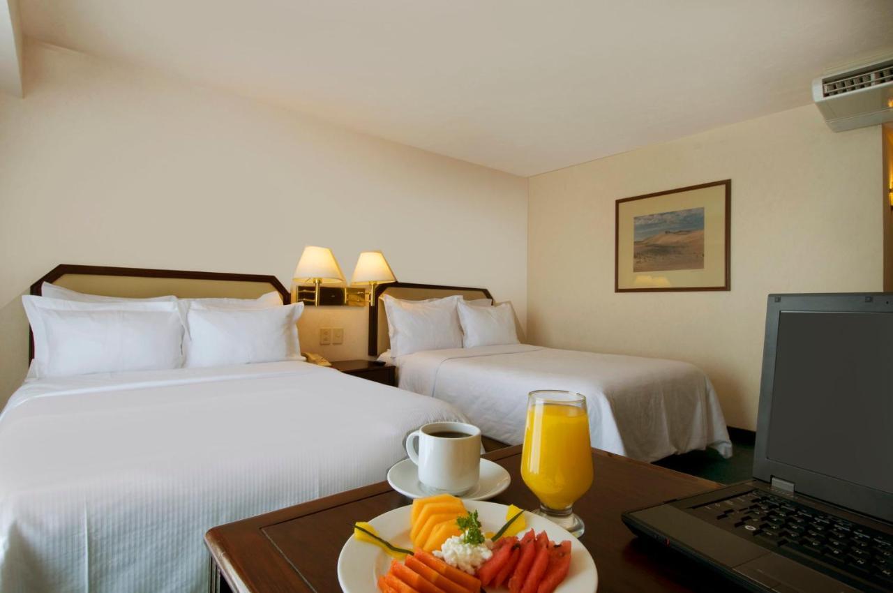 Fiesta Inn Toluca Centro Ngoại thất bức ảnh