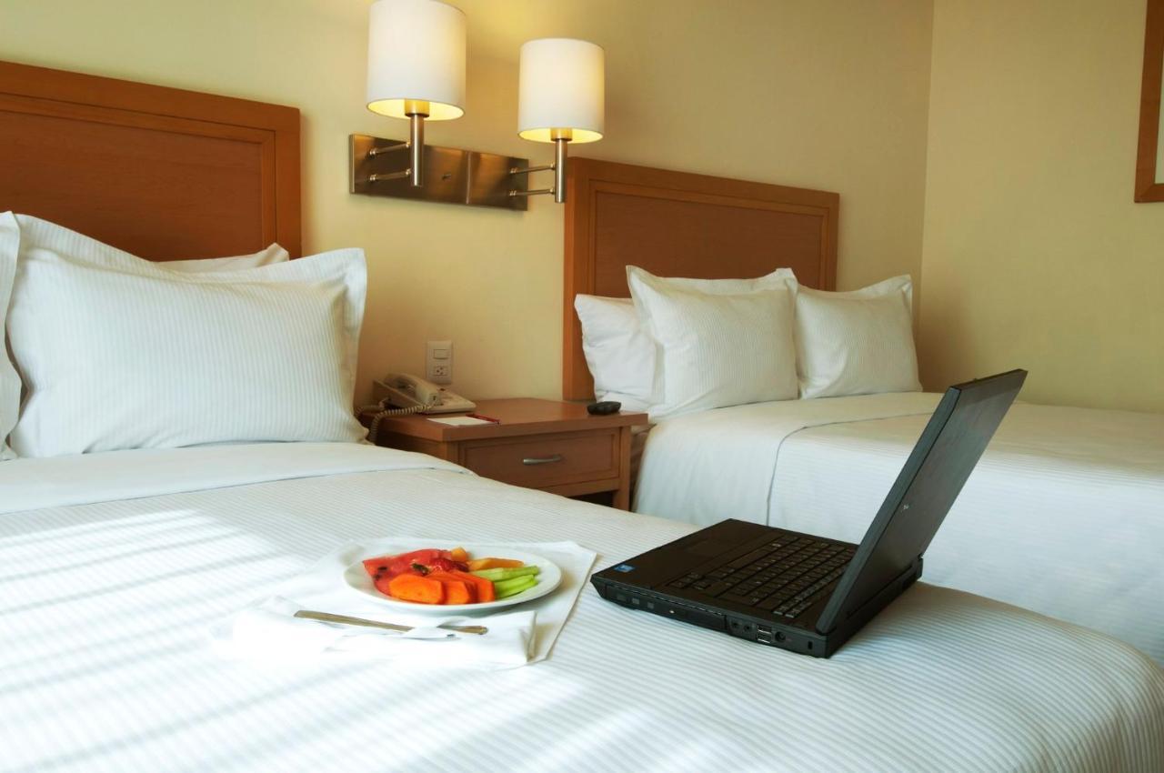 Fiesta Inn Toluca Centro Ngoại thất bức ảnh