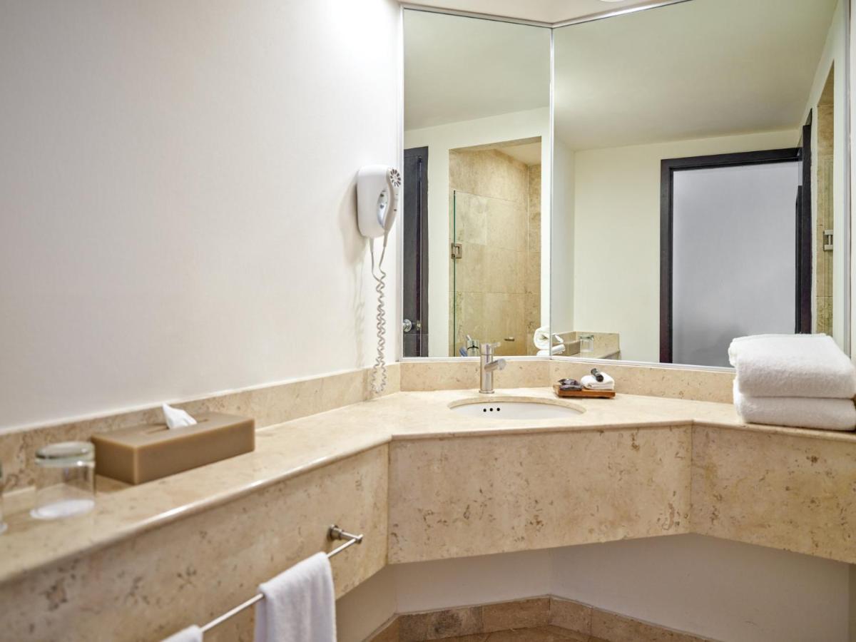 Fiesta Inn Toluca Centro Ngoại thất bức ảnh