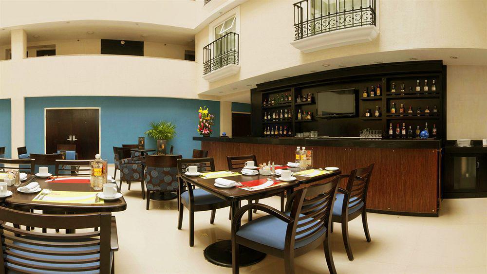 Fiesta Inn Toluca Centro Ngoại thất bức ảnh